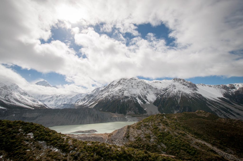 Aussicht auf den wolkenverhangenen Mt Cook