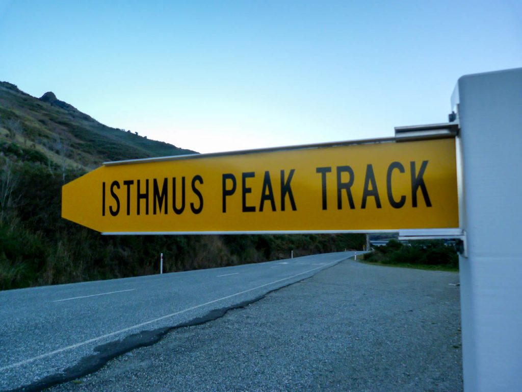 Schild zum Isthmus Peak Track