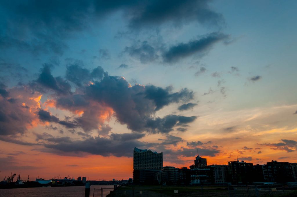 Hamburg bei Sonnenuntergang