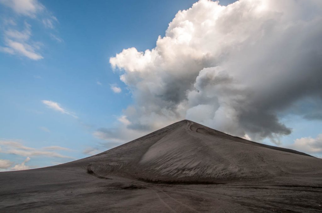 Mt Yasur - ein Berg aus Asche