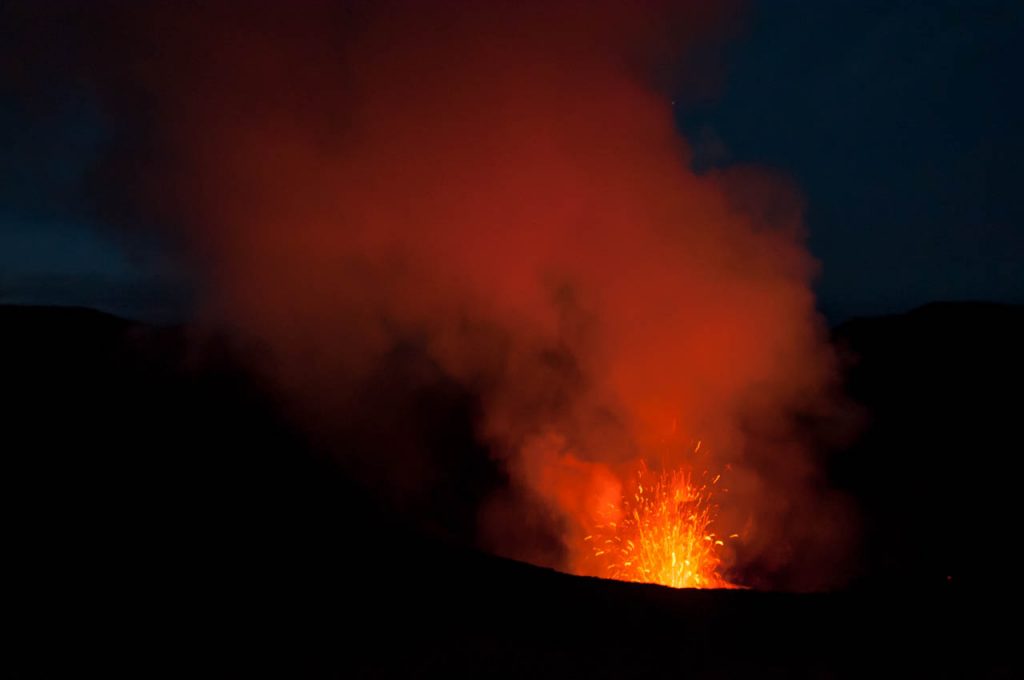 Lava bei Nacht