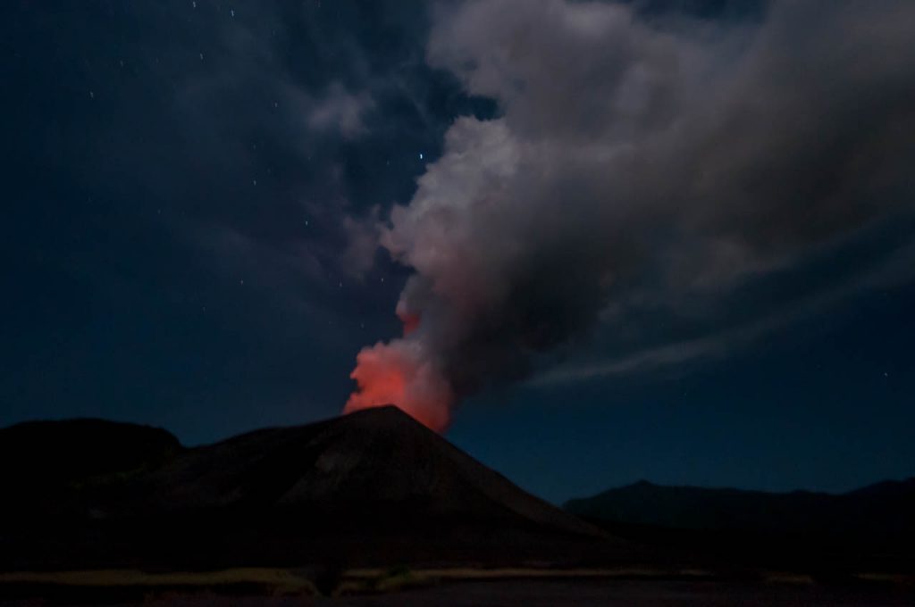 Mt Yasur bei Nacht