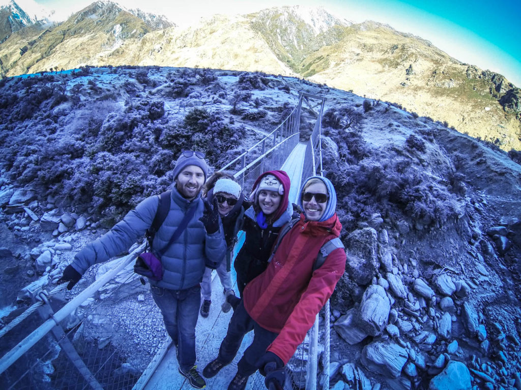 Team Rob Roy auf der Hängebrücke